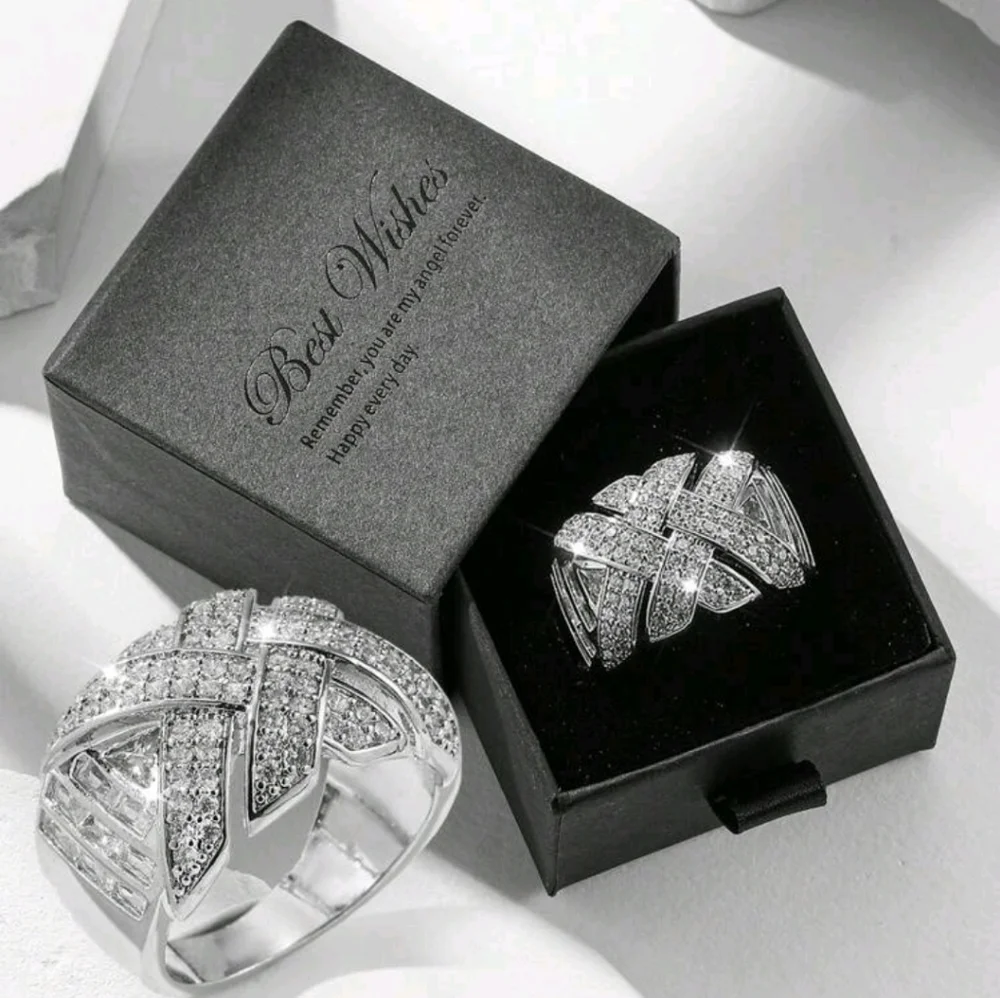 BRAND NEW ** Elegant Silver Ring with Crystal Accents